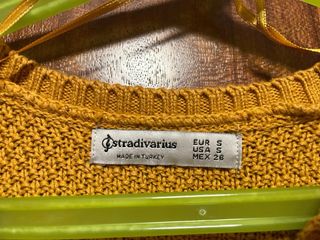 Jersey amarillo con estampado de trenzas