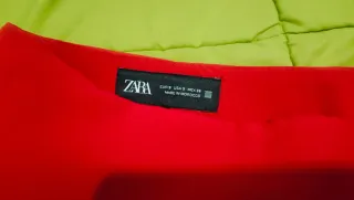 Falda pantalón roja con abertura