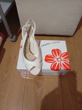 Sandalias tacón Roberta Miccio blancas