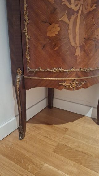 Vitrina esquinera marquetería madera cristalmármol