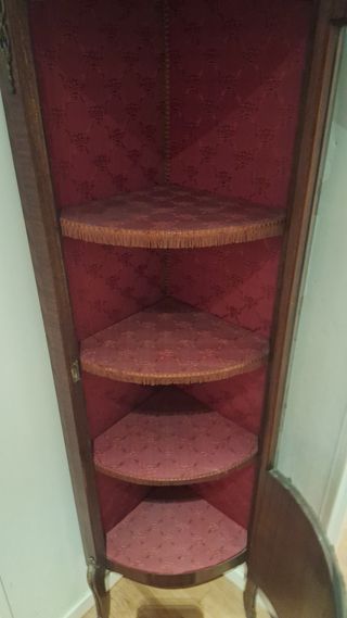 Vitrina esquinera marquetería madera cristalmármol