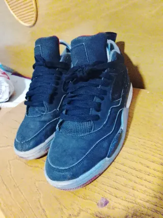 Zapatillas Jordan Negras y Grises