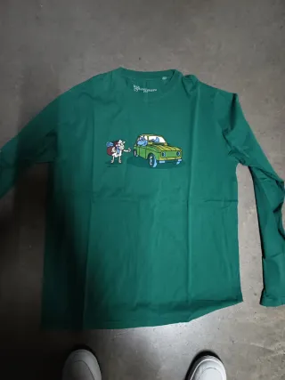 Camiseta verde con estampado