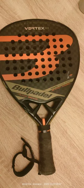Pala de pádel Bullpadel Vertex 03. Juan Tello