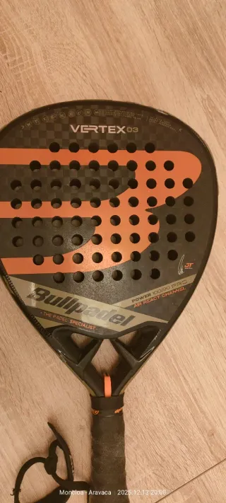 Pala de pádel Bullpadel Vertex 03. Juan Tello