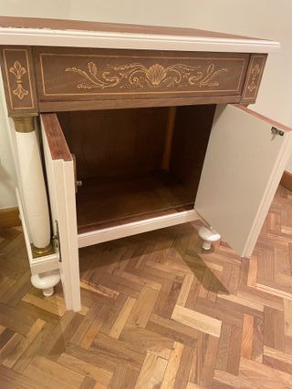 Comodini signorili in legno pregiato