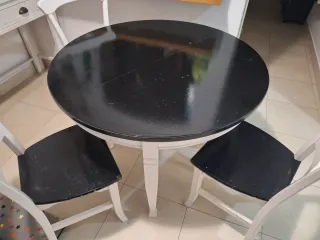 Mesa redonda extensible negra y blanca