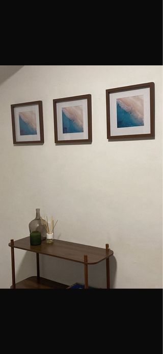 Estantería y 3 cuadros decorativos