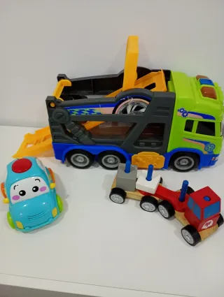 Camión transportador de coches de juguete