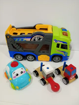 Camión transportador de coches de juguete
