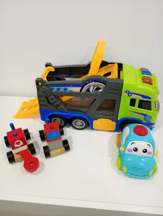 Camión transportador de coches de juguete