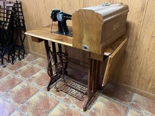 Máquina de coser Alfa vintage negra