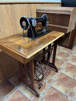 Máquina de coser Alfa vintage negra
