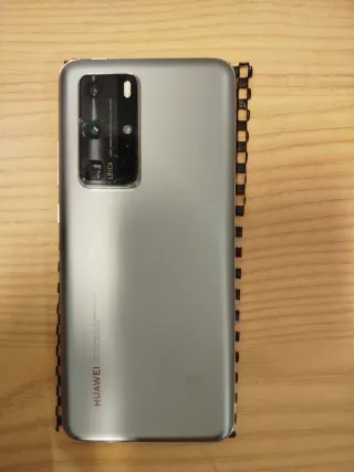 Huawei P40 Pro con schermo rotto