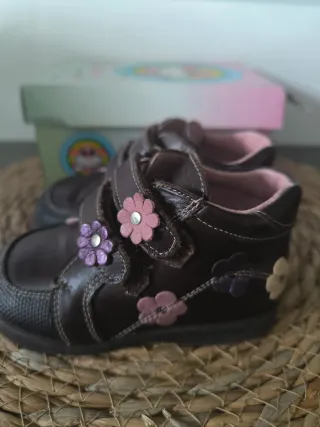 Botas bebé niña flores marrones