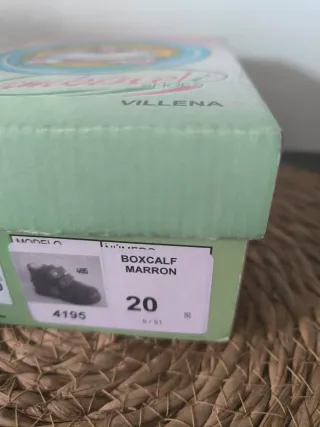 Botas bebé niña flores marrones