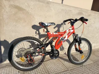 Bicicleta Infantil 20'' Rossa con Sospensioni