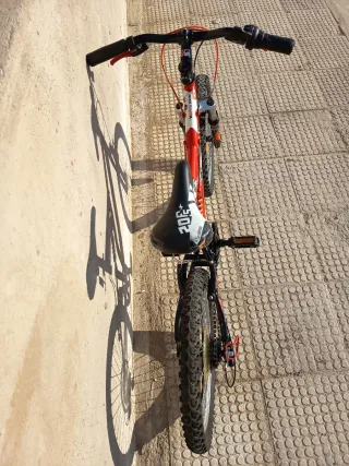 Bicicleta Infantil 20'' Rossa con Sospensioni
