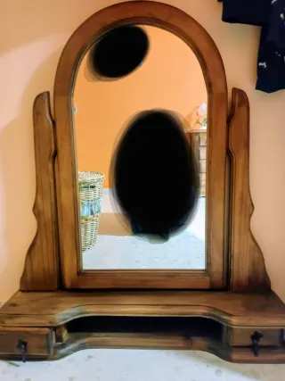 Specchio da trucco in legno e vetro