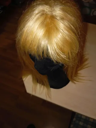 Peluca rubia sintética