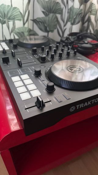 Controlador DJ Traktor Kontrol S2 MK3