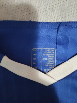 Camiseta deportiva Kipsta azul y blanca