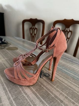 Zapatos de tacón rosa