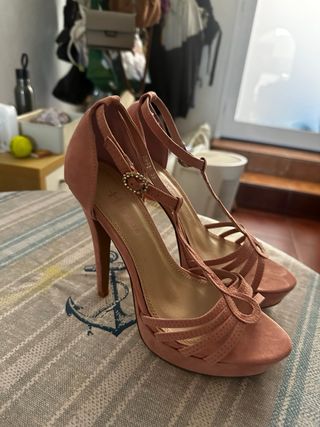 Zapatos de tacón rosa