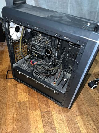 Torre + scheda madre + alimentatore + CPU + dissipatore