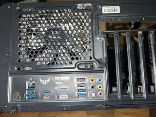 Torre + scheda madre + alimentatore + CPU + dissipatore