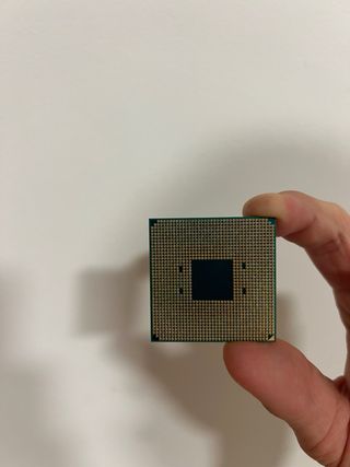 Torre + scheda madre + alimentatore + CPU + dissipatore