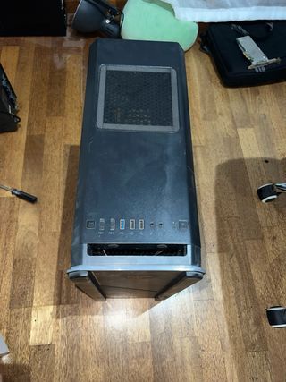 Torre + scheda madre + alimentatore + CPU + dissipatore