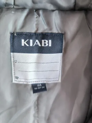 Abrigo gris con capucha y pelo 4 años