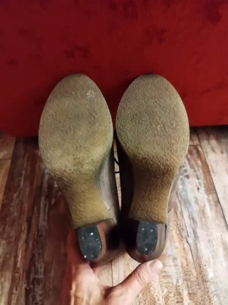 Scarpe in vera pelle scamosciata