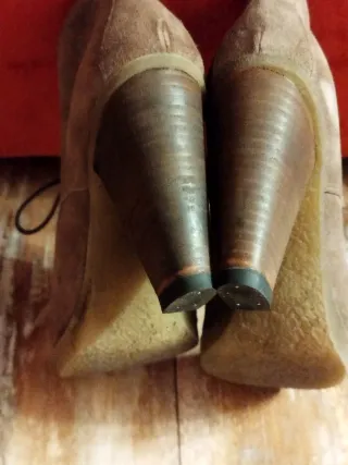 Scarpe in vera pelle scamosciata