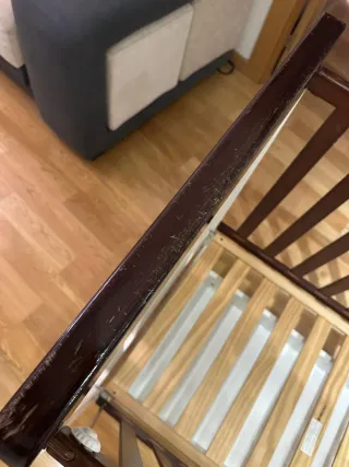 Cuna de madera blanca y marrón