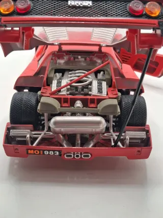 Ferrari F40 1987 Metal-kit codice7032 Bburago 1:18