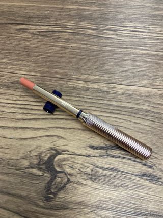 Labial dorado y rosa 903. No negociable