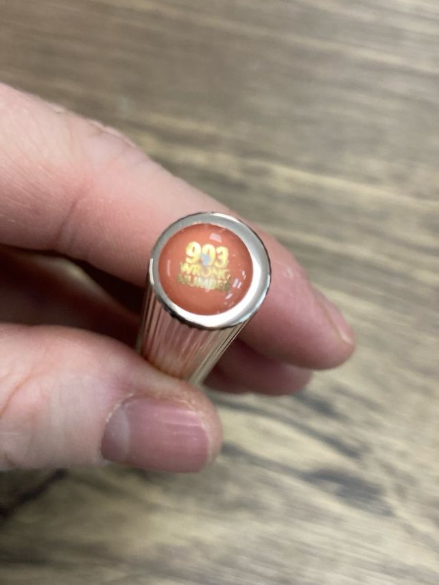 Labial dorado y rosa 903. No negociable