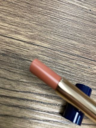 Labial dorado y rosa 903. No negociable