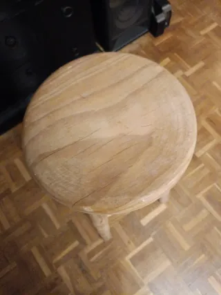 Banqueta alta de madera.para restaurar.