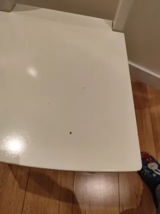 Silla de madera blanca