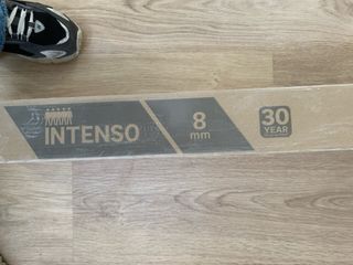 Láminas suelo laminado Artens Intenso 8mm NUEVO