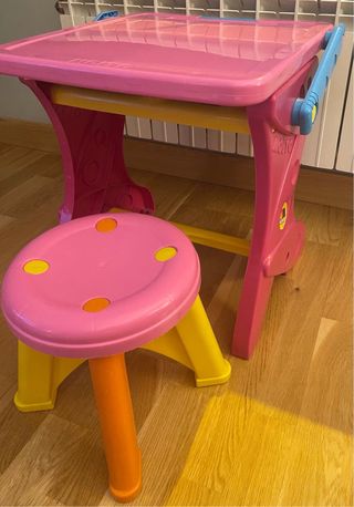 Conjunto pupitre y pizarra con taburete rosa Molto