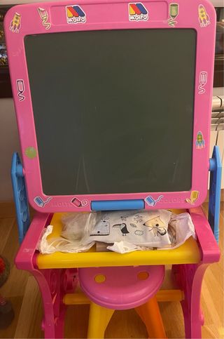 Conjunto pupitre y pizarra con taburete rosa Molto