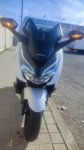 Honda Forza 350 Blanca