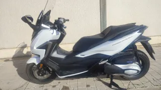 Honda Forza 350 Blanca