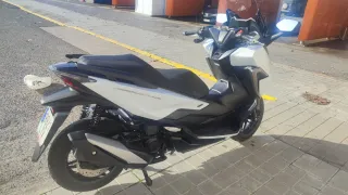 Honda Forza 350 Blanca