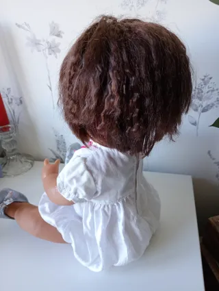 Muñeca Nenuco con vestido blanco