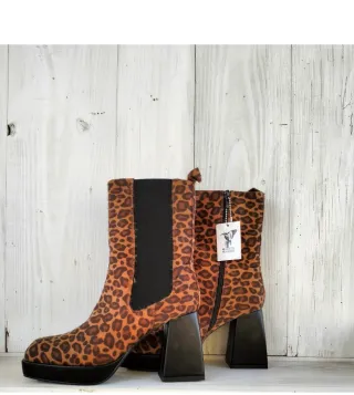 Stivaletti leopardati con tacco largo